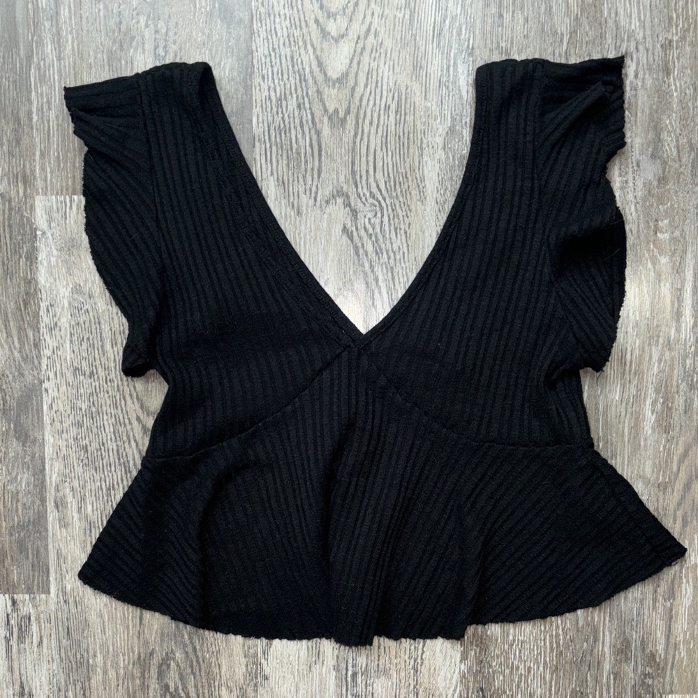 Wild Fable Black Ribbed V-Neck Blouse ***